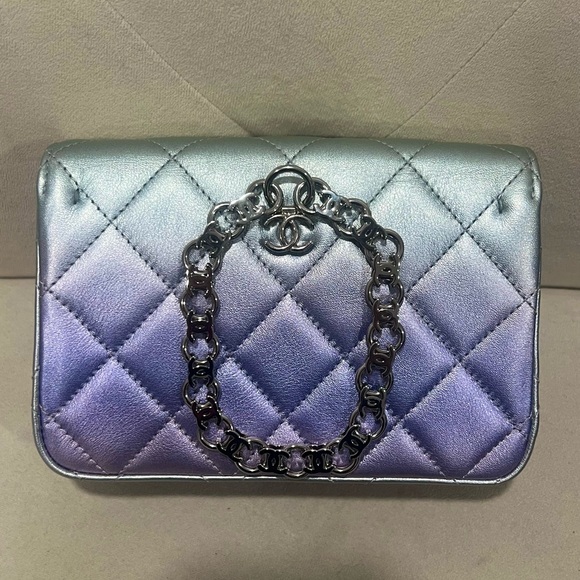 🔥🔥Chanel Iridescent Metallic Clutch - Picture 12 of 15
